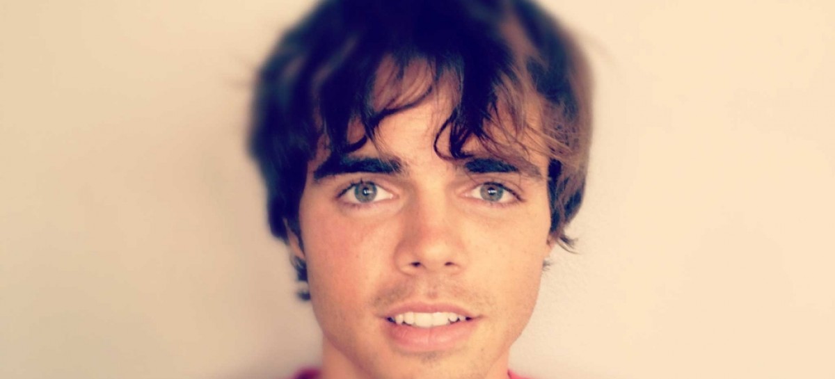 “Modern Family” actor Reid Ewing comes out, discusses struggle with body