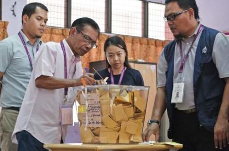 Early results show slight advantage for ruling coalition in Malaysian general election